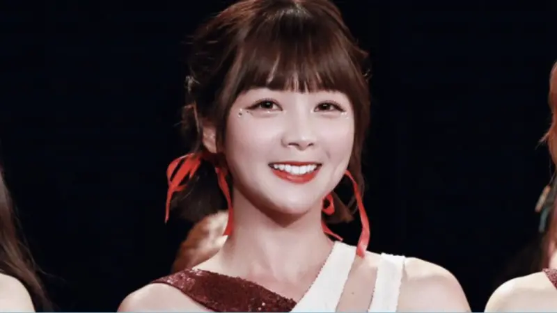 ▲樂天桃猿原訂今（30）日為新球季舉行開幕戰，怎料因天候不佳被迫延賽，「推進隊長」籃籃失落直呼：「心情down到了谷底！」而MC主持巫苡萱竟下秒被約去打麻將。（圖／翻攝自籃籃臉書）