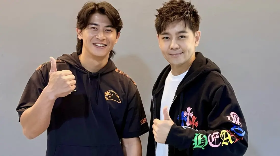 ▲「不老男神」林志穎（右）罕見同框「台灣隊長」陳傑憲（左），興奮喊道「帥到沒有極限！比我還帥！」2大男神合體畫面吸引粉絲搶截圖收藏。（圖／翻攝自林志穎臉書）