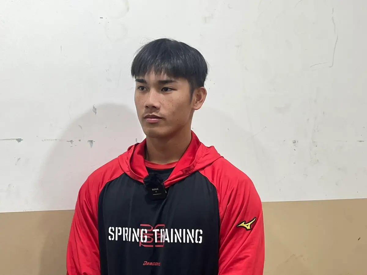 ▲味全龍19歲菜鳥曾聖安被葉君璋高度稱讚，認為他不論跑打守，都不像一位新人，由於客場開幕戰延賽，葉君璋也透露，若是對手推派右投，曾聖安有機會在主場開幕戰獻上一軍首秀。（圖／記者林子翔攝）