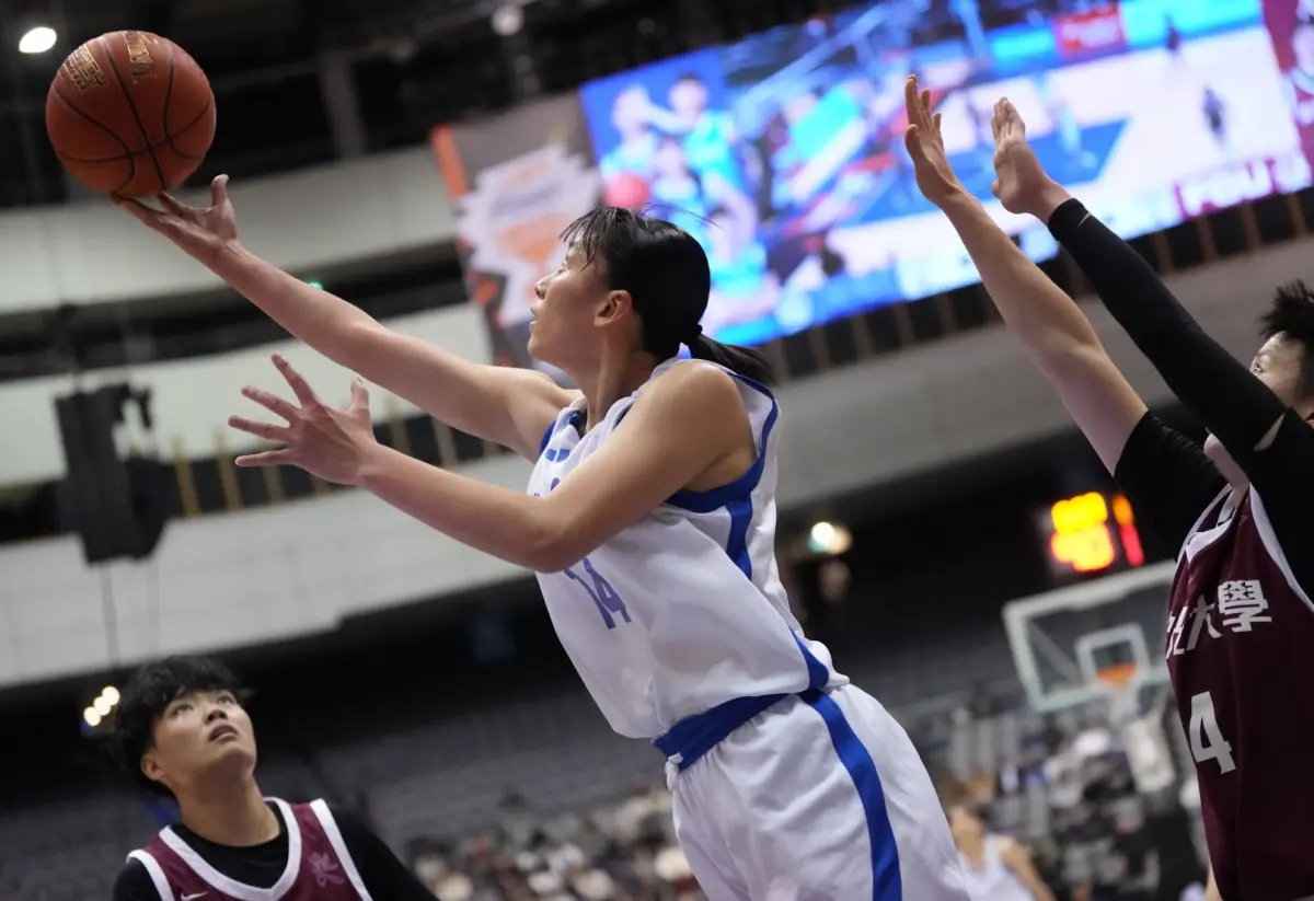 ▲鄭慧慈繳出21分、25籃板驚人數據，帶領文化大學以88：53擊敗佛光，暌違三季再奪UBA女一級冠軍，收下隊史第20冠。（圖／大專體總提供）