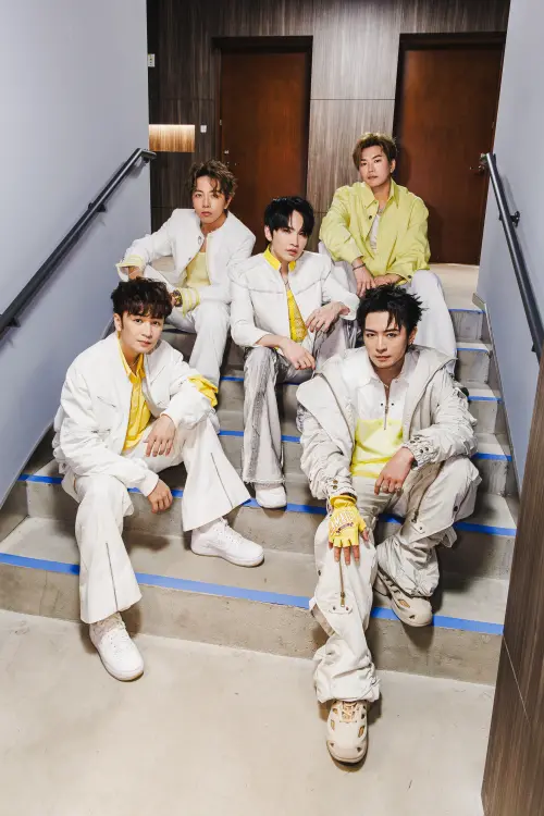 Energy二度登上臺北大巨蛋為中信兄弟應援 破紀錄挑戰2400蹲。(圖/相信音樂提供) ▲Energy二度登上臺北大巨蛋為中信兄弟應援 破紀錄挑戰2400蹲。(圖/相信音樂提供)