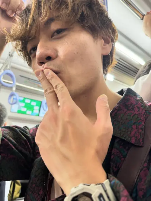 ▲女畫家一連公開8張Ryu私下的照片，閃瞎不少網友。（圖／女畫家 Threads）