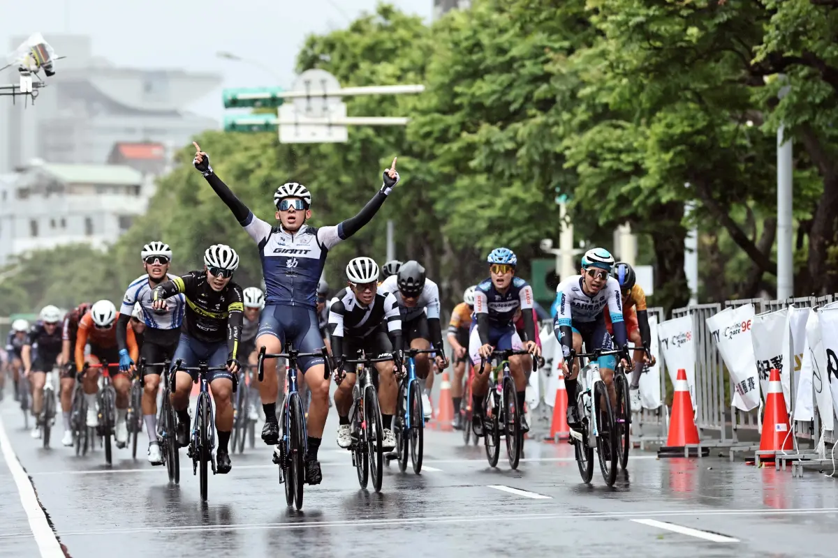 ▲96聯賽天母站冠軍小將李靖烽橫空出世，一口氣囊括三件領旗衫。（圖／96聯賽提供）