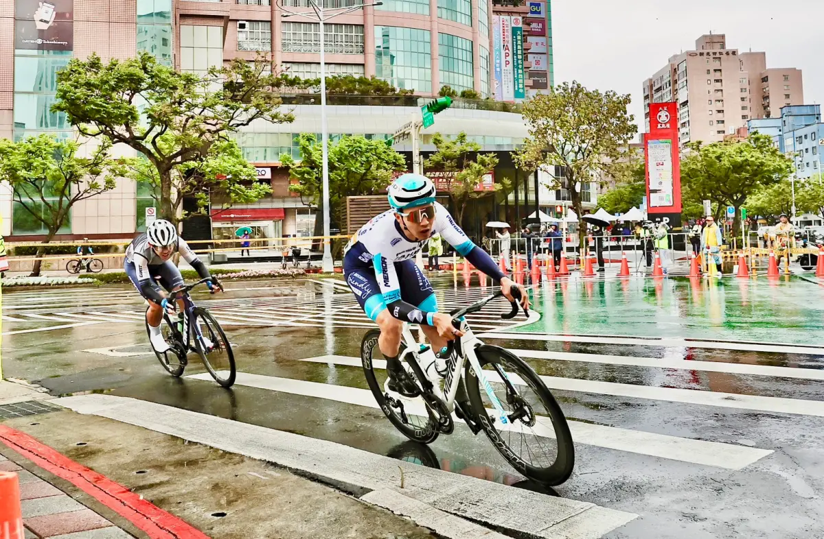 ▲台灣旅歐車手杜志濠於96自由車聯賽天母站主動出擊，強勢領騎展現企圖心，這也是他走出EB病毒低潮後的復出首戰。（圖／96聯賽提供）