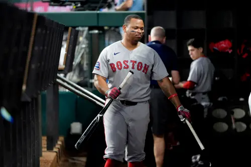 波士隊紅襪球星Rafael Devers,今(31)日對上德州遊騎兵的比賽,全場繳出4支0,吞下2K,開季前4戰狂吞12K,創下大聯盟新紀錄。(圖/美聯社/達志影像) ▲波士隊紅襪球星Rafael Devers開季前4戰狂吞12K,寫下大聯盟最慘紀錄。(圖/美聯社/達志影像)