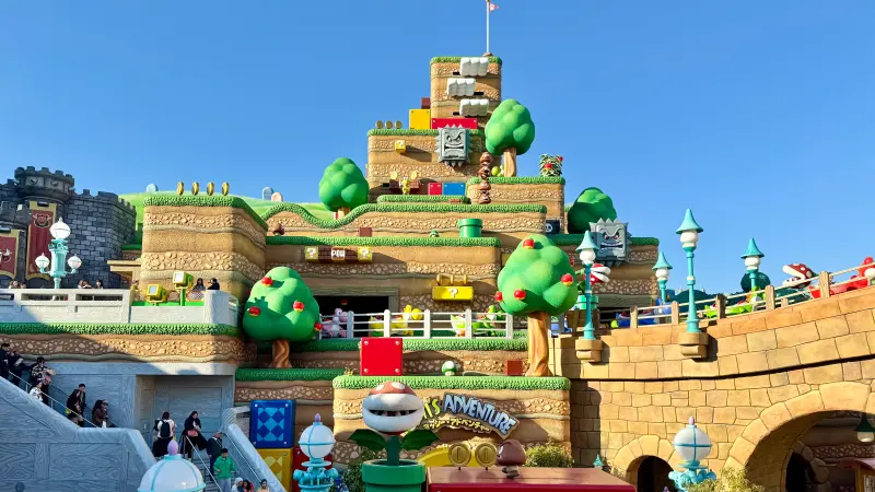 ▲4月1日可樂旅遊「愚人節真搶節」快閃優惠，日本環球影城門票「買一送一」，高鐵假期下殺69折「最高折1000元」、出國網卡99元、國外自由行9折等好康，旅遊商品最低下殺約34折起一次整理。（圖／記者蕭涵云攝）