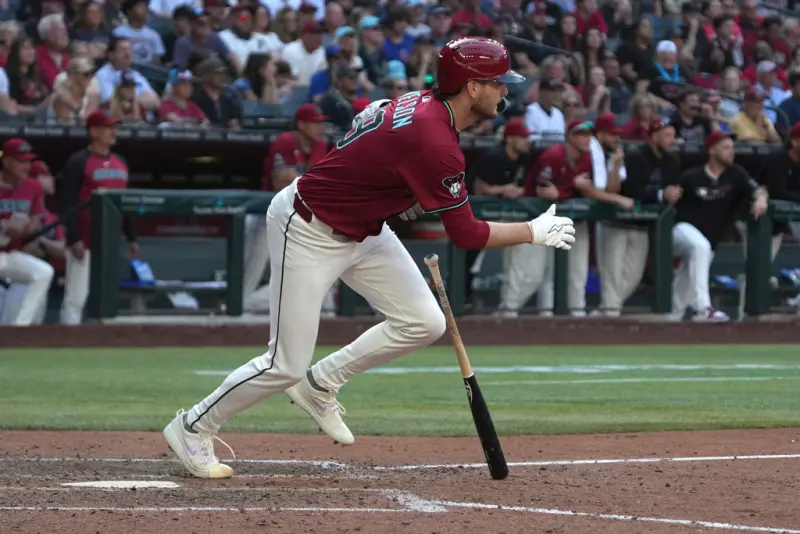 ▲響尾蛇隊先發投手Ryne Nelson在在大聯盟生涯首次打擊中敲出安打，還貢獻一分打點，成為自2022年大聯盟全面推行指定打擊（DH）制度後，大谷翔平之外、第一位敲出安打的投手。（圖／美聯社／達志影像）