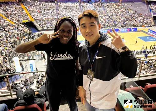 彼葳在台灣籃壇找到一片天,他特別感謝恩師顏君彰教練的耐心指導與提攜。(圖/記者廖聿偉攝) ▲彼葳在台灣籃壇找到一片天,他特別感謝恩師顏君彰教練的耐心指導與提攜。(圖/記者廖聿偉攝)