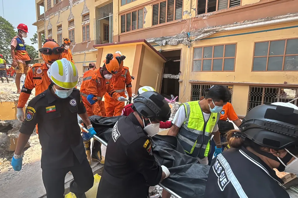 ▲緬甸大地震造成難以估量的傷亡和破壞，各方回應軍政府罕見對外求援的同時，也反映出在區域戰略布局的深層考量。（圖／美聯社／達志影像）