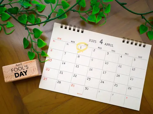 ▲4月1日「愚人節」由來已不可考，其中最廣為人知的說法，是16世紀時法國改革新曆法。（圖／取自photoAC）