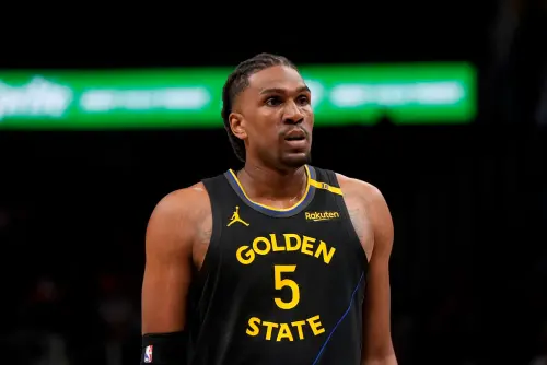 ▲今（31）日NBA美國職籃（National Basketball Association）例行賽，金州勇士以148：106大勝聖安東尼奧馬刺，全隊火力全開，其中中鋒Kevon Looney更投進了個人四年來的首顆三分球，成為比賽一大亮點。（圖／美聯社／達志影像）