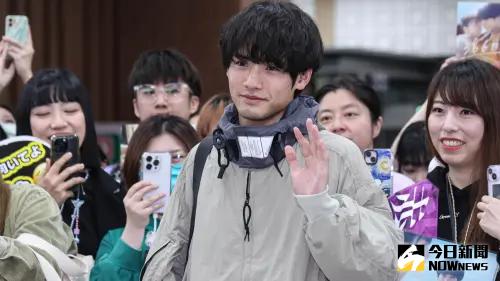 直擊/接機《處男》赤楚衛二!粉絲喊最喜歡你 他1反應全場尖叫