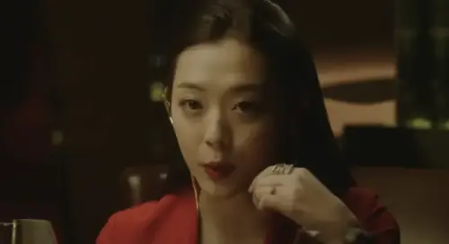 ▲已故女星雪莉(如圖)近期被捲入金秀賢爭議中,其胞兄出面痛批金秀賢強迫雪莉拍裸戲,害其接受精神治療,如今更點出金秀賢記者會為人詬病的地方。(圖/摘自《REAL》片段) ▲已故女星雪莉(如圖)近期被捲入金秀賢爭議中,其胞兄出面痛批金秀賢強迫雪莉拍裸戲,害其接受精神治療,如今更點出金秀賢記者會為人詬病的地方。(圖/摘自《REAL》片段)