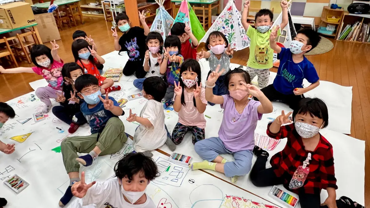 ▲「高雄兒童藝術節—樂高雄」規劃幾場很特別的當代藝術造形遊戲活動課程，包含「趴趴GO地板大塗鴉」等。（圖／高市府教育局提供）