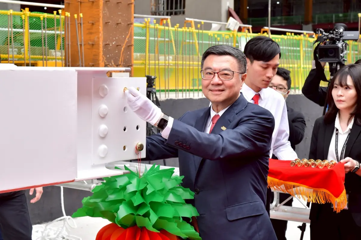 ▲美國川普宣布對台課徵32%對等關稅，行政院長卓榮泰4日率部會首長開記者會向國人說明因應政策，並提出9大面向20措施，共880億元預算。（圖／高市府提供）