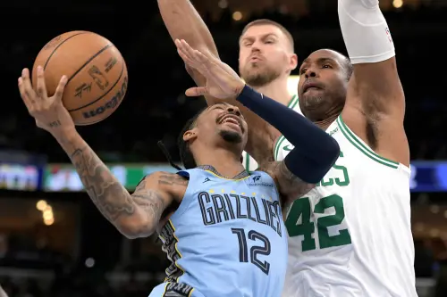 在今天以103:117輸給塞爾提克之後,灰熊44勝31敗的戰績,僅領先勇士半場。Ja Morant砍下26分無力回天。 ▲在今天以103:117輸給塞爾提克之後,灰熊44勝31敗的戰績,僅領先勇士半場。Ja Morant砍下26分無力回天。(圖/美聯社/達志影像)