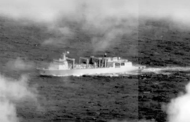 ▲RF-16監控中共901型快速戰鬥支援艦。（圖／國防部提供）