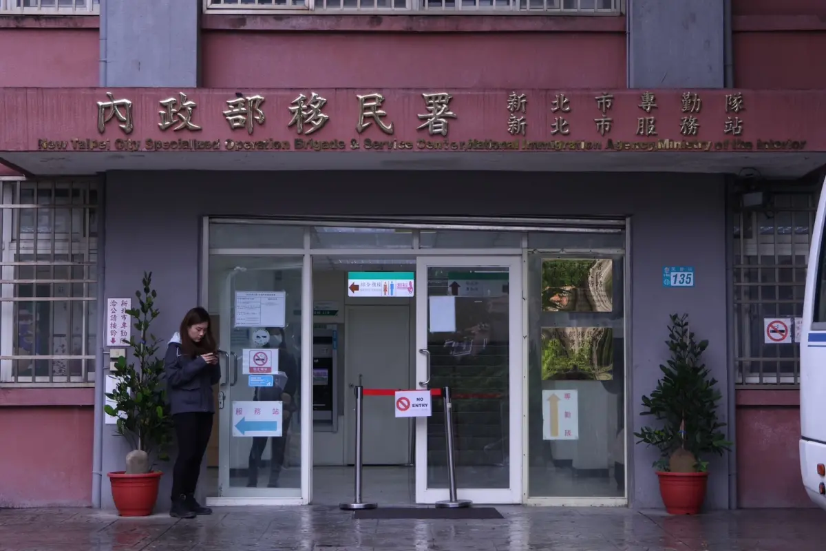 ▲ 中配「小微」終於現身新北市專勤隊，不過她單獨前來，非常低調，即使門外有大批媒體守候，都沒人發現她出現。（圖/記者朱永強攝）