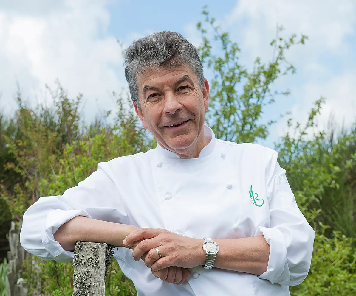 ▲法國米其林三星連續奪20年的傳奇主廚Chef Régis Marcon（芮吉斯．馬康）將於5月首度來台，客座「巴黎廳1930 x高山英紀」餐廳，該餐宴每人餐價近4萬元。（圖／亞都麗緻提供） 