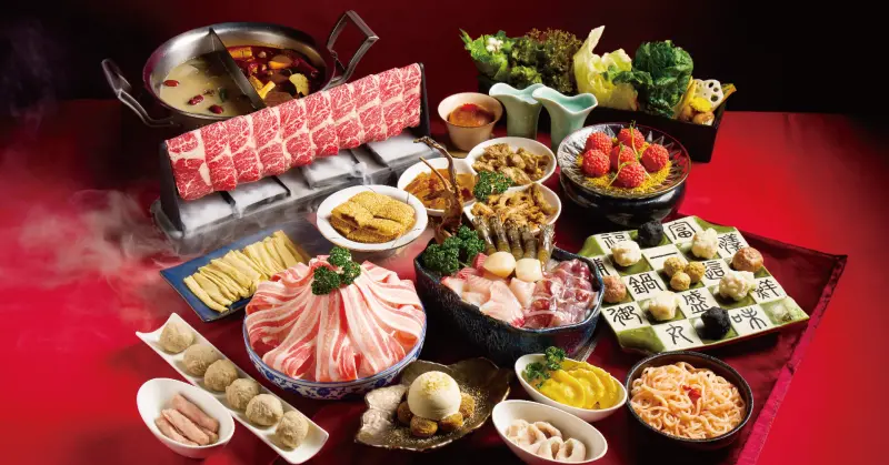 ▲拿出身分證吃4月連假優惠！這次不玩數字對對碰，身分證字號「沒4」爽吃這一鍋「全肉品8折」優惠、燒肉同話「套餐88折」。王品「藝奇」推出應景春櫻饗宴。（圖／這一鍋餐飲集團提供）