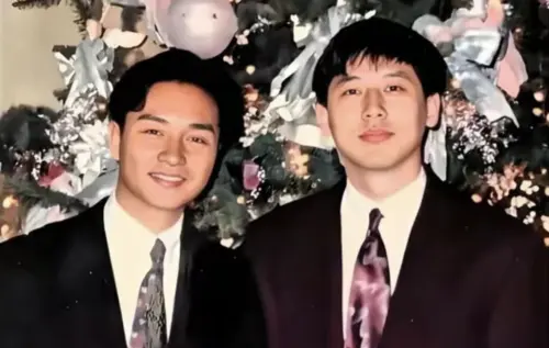 ▲張國榮（左）與唐鶴德的感情還是被他的粉絲相當重視，唐鶴德去年傳有新歡，不少張國榮粉絲無法接受，唐鶴德後來也發文澄清、道歉。（圖／摘自微博）