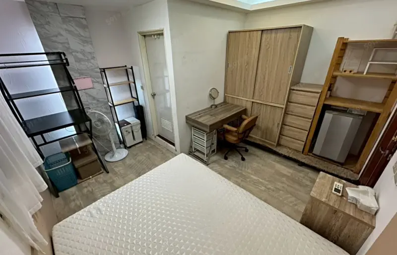 ▲眾量級Andy老師日前拍面宣布搬離自己住了多年的小套房，目前房源已經釋出另找租客，家具真的都還留著。（圖/591租屋網）