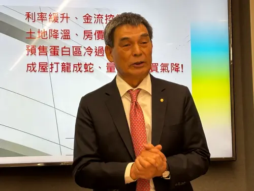 ▲戴德梁行董事總經理顏炳立今分析2025年第二季房地產趨勢，5字形容預售市場「死死昏昏去」。（圖／記者徐銘穗攝）