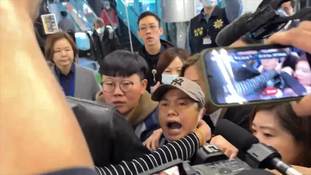 ▲中配小微不滿遭強制出境。（圖／NOWnews攝影中心）