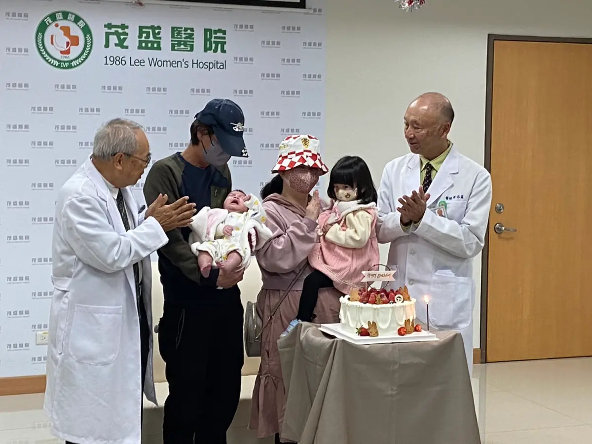 ▲台中聽障夫妻8年不孕，受惠試管補助喜獲2兒女，今日攜女參加寶寶慶生，感謝茂盛助圓夢。（圖／茂盛提供）