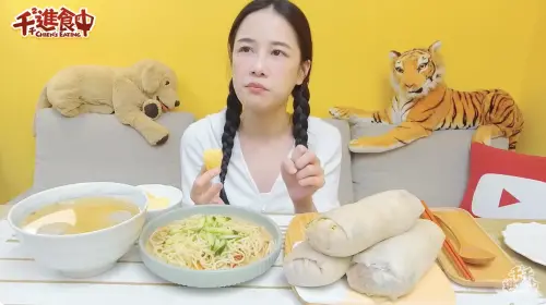 ▲千千身為「大胃王」，食量頗為驚人，也成為節目中最吸引人的看點之一。（圖／翻攝自千千YouTube）