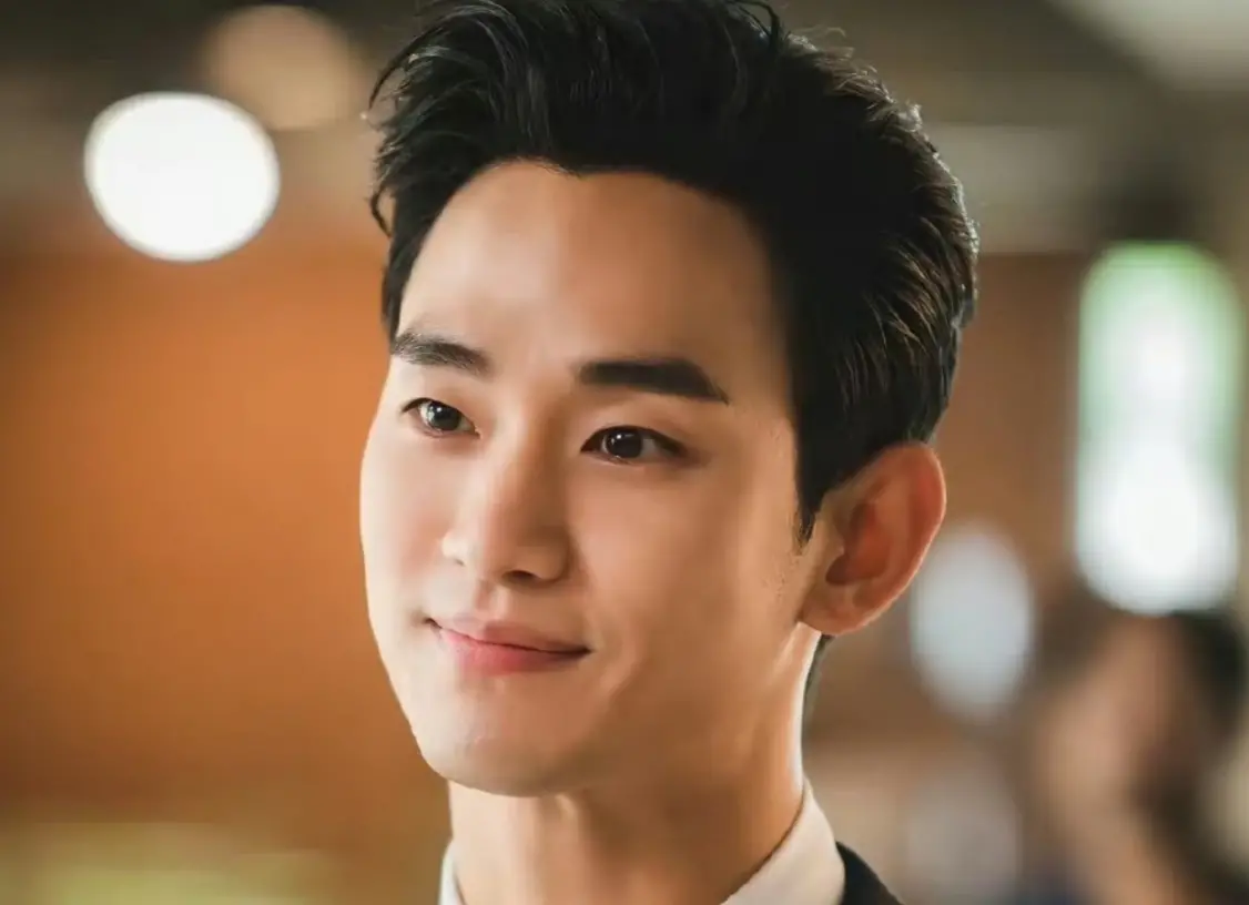 ▲金秀賢（如圖）開記者會，強調沒有和未成年的金賽綸交往，韓國人民震怒，請願青瓦台推《金秀賢防治法》。（圖／翻攝自微博）