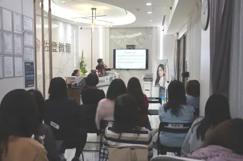 ▲黃士原醫師表示，與專業醫師進行諮詢溝通是絕不可少的步驟。（圖／業者提供）