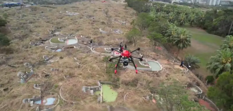 ▲台中市出動無人機在重點墓區巡邏，防止掃墓時引起火災。（圖／台中市政府提供，2025.04.01）