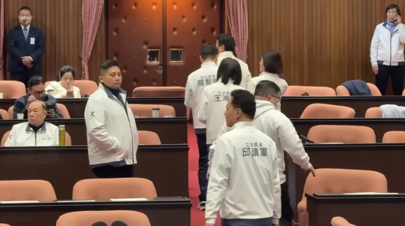 ▲林楚茵表示，以為花蓮王要集合國民黨準備衝，結果一個move，走了！（圖／林楚茵臉書）