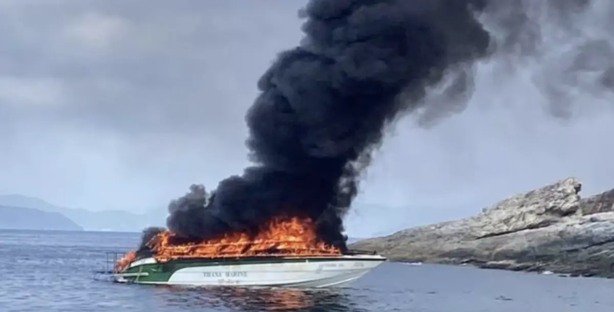 ▲泰國普吉島一艘行駛在海洋上的快艇突然爆炸，導致六人受傷。（圖／翻攝自X）