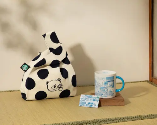 星巴克麥塊風新品!奶油餅乾星冰樂開喝荸薺爆珠 薄巧星冰樂來了 ▲左起:「波卡圓點針織背心提袋」350元、「星情時光隨行卡」150元、「星情時光馬克杯」580元。(圖/星巴克提供)