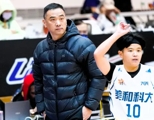 ▲中信學院主帥何正峰(左)執教經驗豐富，也是楊淑琄的恩師。(圖/大專體總提供)