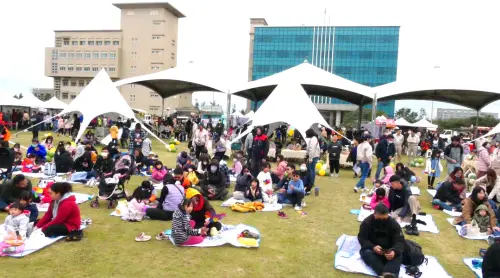 ▲中龍鋼鐵公司舉辦114年度廠慶活動，以親子野餐慶祝生日，場面熱鬧又溫馨。(圖／中龍鋼鐵公司提供)