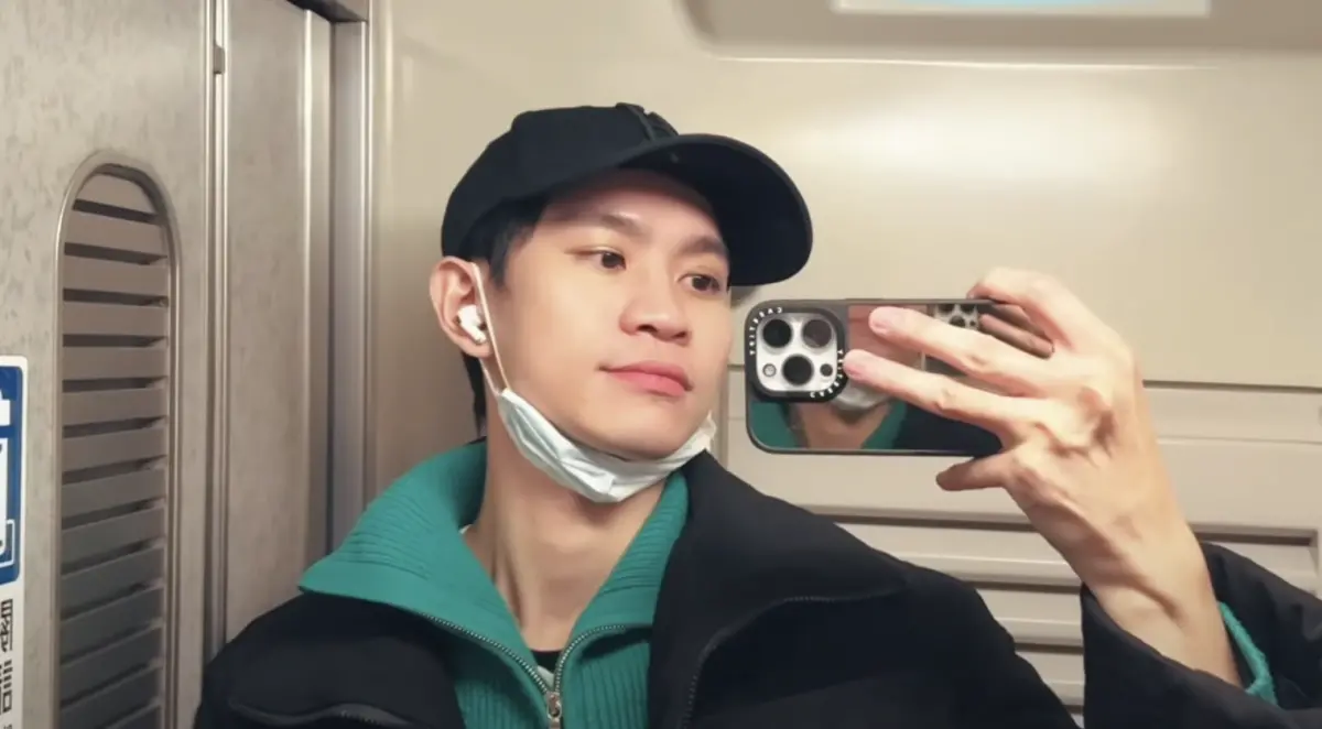 ▲網紅Andy近期與前女友家寧爆發財務糾紛，而今（1）日Andy不甩風波照樣上新片，曝光自己回雲林老家探望家人，還發現媽媽因為擔心自己而狂哭，最終暴瘦一圈，不過媽媽仍支持兒子，喊道：「你可以東山再起。」（圖／Andy老師 YouTube）