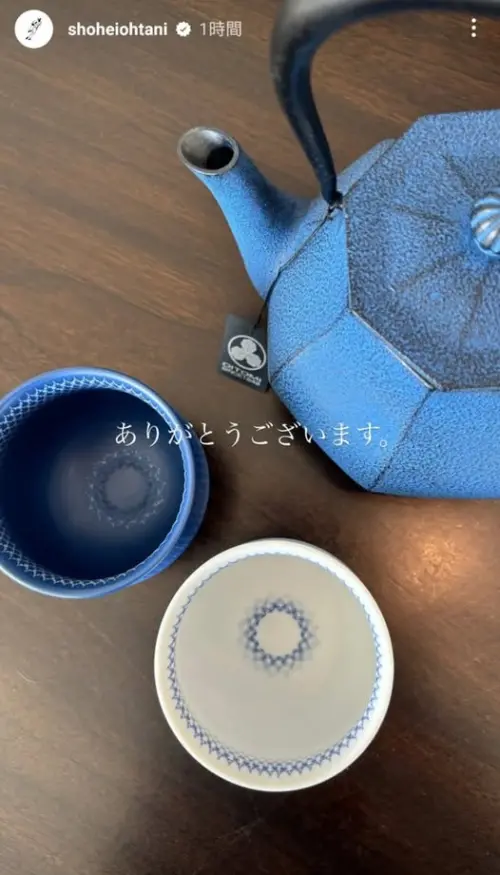 ▲大谷翔平曾在個人IG上傳一組照片，是由家鄉岩手縣手工製作的鐵製茶具，以及一對陶瓷的夫妻「湯吞」，讓該間製作所立刻湧入大批訂單。（圖／翻攝自大谷翔平IG）
