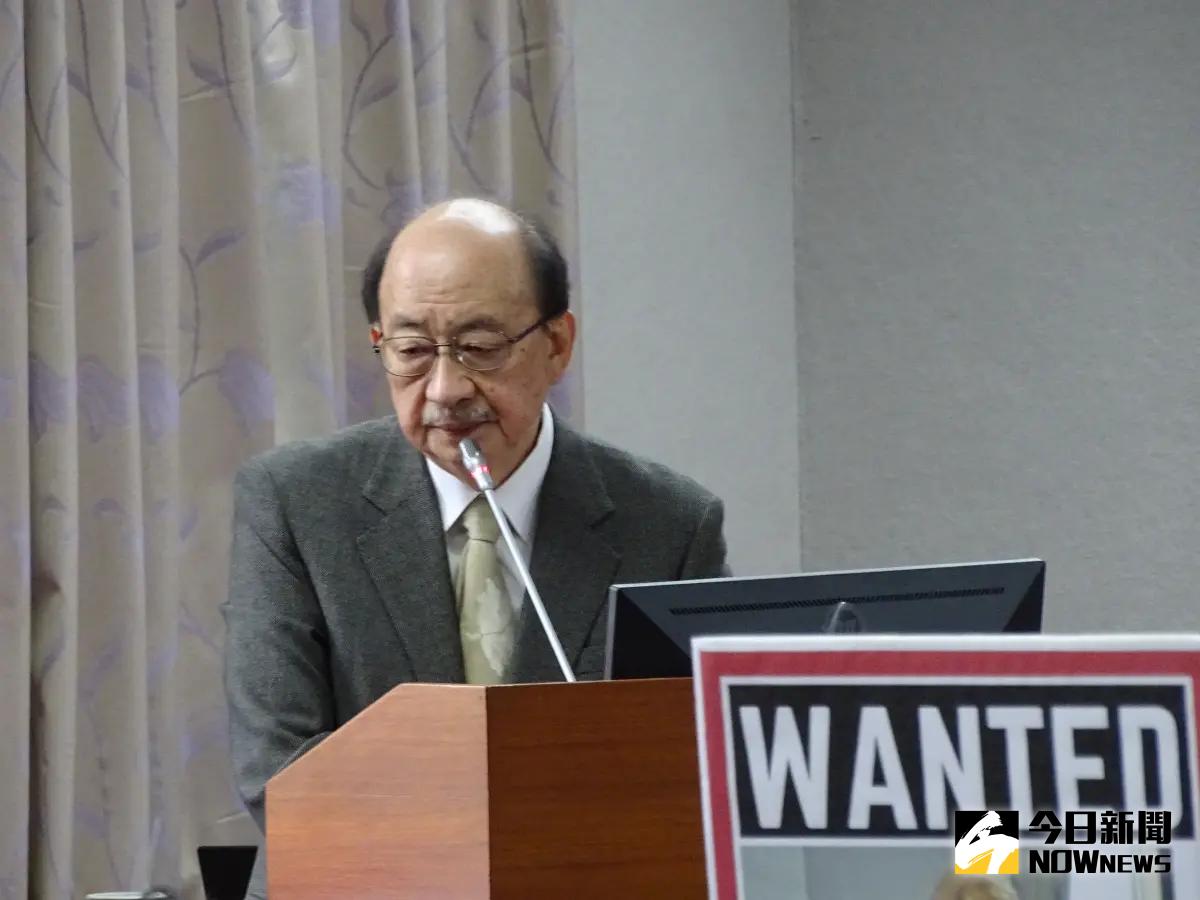 ▲行政院長卓榮泰邀請朝野各黨團幹部進行閉門會議，未料在合影前就發生柯建銘不滿座位安排事宜，要求國民黨立院黨團總召傅崐萁讓座，一度轉身揚言走人。（圖／記者呂炯昌攝）