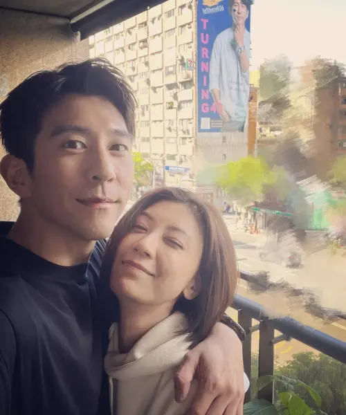 ▲修杰楷（左）和賈靜雯（右）兩人感情超好，是大家口中的模範夫妻。（圖／賈靜雯IG）