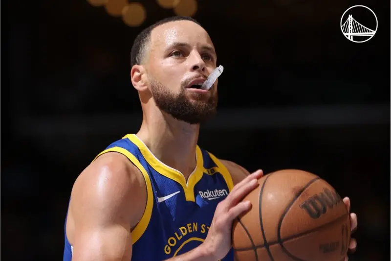 ▲勇士球星Stephen Curry再度上演神奇表現，他出場36分鐘，31投16中，三分球20投12中，罰球8中8，轟下52分10籃板8助攻5抄截。他對灰熊下狠手是為了報上一場只拿2分的仇。（圖／取自金州勇士X）