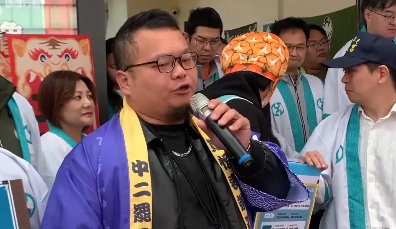 ▲自稱是「顏寬恒表弟」的林宣宏，指顏清標透過長輩對他進行「溫柔的恐嚇」。（圖／記者顏幸如攝，2025.04.02）