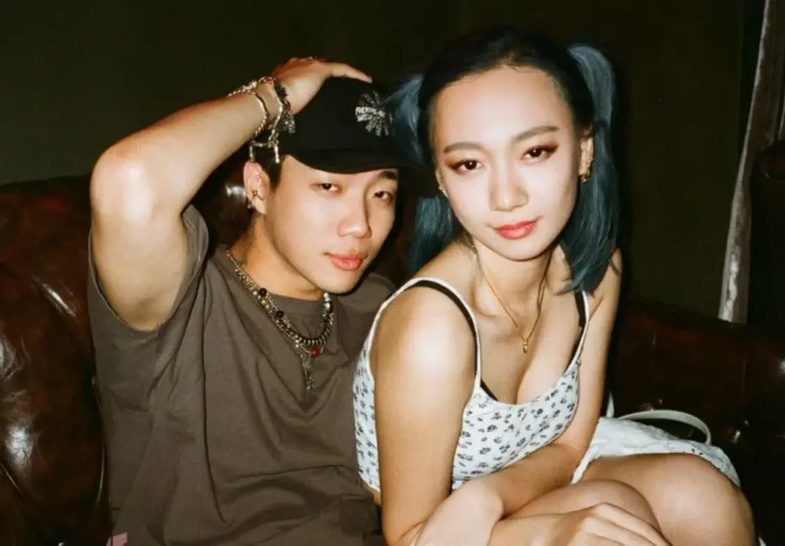 ▲ØZI（如圖）被瘦子在歌詞中點名開嗆，隨後禁藥王也發文怒罵ØZI：「講不出內涵的人也配一線？」但禁藥王隨後又踩剎車刪文，直呼「進場時機不對」。（圖／ØZI IG）