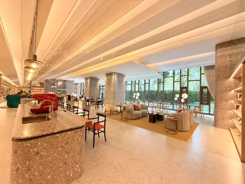 ▲「聯悦臻」社區內TSUTAYA BOOKSTORE合作選冊書屋，以森林圖書館的形式用大面窗與戶外綠意呼應（圖／品牌提供）