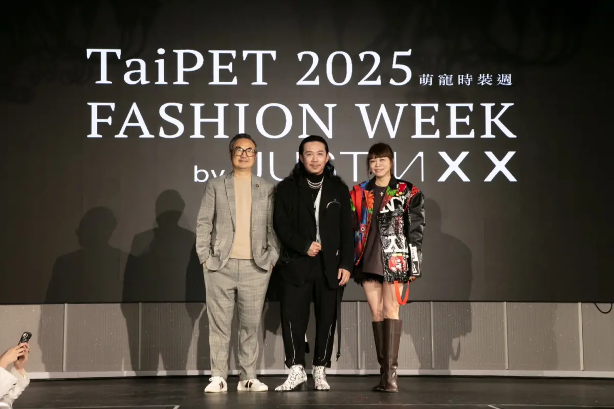 ▲《決戰毛模伸展台》開放 20 組毛孩與主人報名參賽，由VOGUE雜誌總經理劉震紳(左)、時尚CEO溫筱鴻(右)與設計師周裕穎(中)擔任評審。（圖／禮客提供）