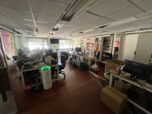 ▲檢警針對Fans17機房及辦公室搜索,當場查出Fans17擁有多達超過3萬1千多片兒少影片。(圖/橋頭地檢署提供) ▲檢警針對Fans17機房及辦公室搜索,當場查出Fans17擁有多達超過3萬1千多片兒少影片。(圖/橋頭地檢署提供)