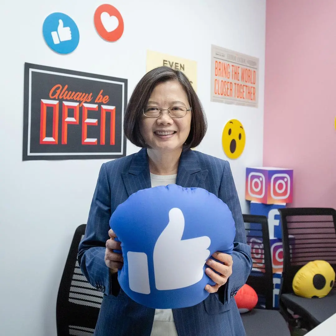 ▲蔡英文當總統期間，曾前往台灣臉書辦公室參觀。（圖／翻攝蔡英文Instagram）