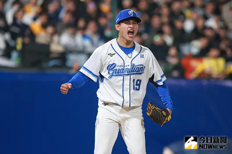 ▲富邦悍將張奕今年將一家大小都接到台灣定居，目前兒子的中文都自己教，他也希望小孩快樂長大，但唯一的要求就是不能「半途而廢」。（圖／記者葉政勳攝 , 資料照）